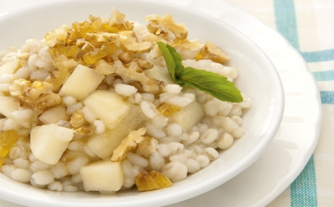 Cebada con nueces y frutas